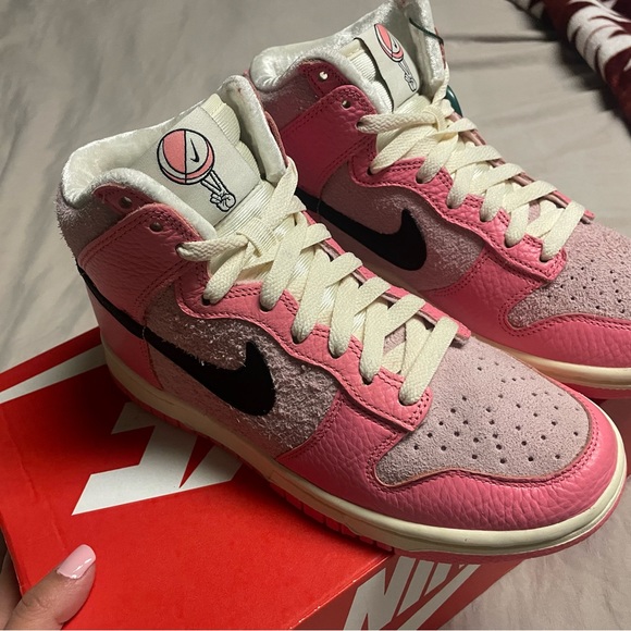 Snkrs for women size 6.5 - Picture 4 of 7